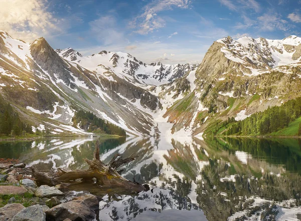 Lago Montaña Multinskoe Superior Por Mañana Temprano Montañas Día Soleado —  Fotos de Stock