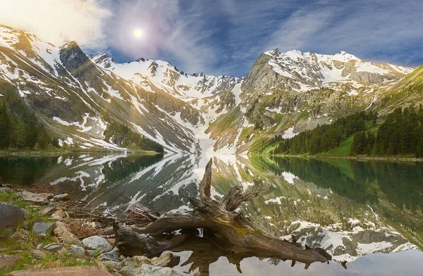 Lago Montaña Multinskoe Superior Por Mañana Temprano Montañas Día Soleado —  Fotos de Stock