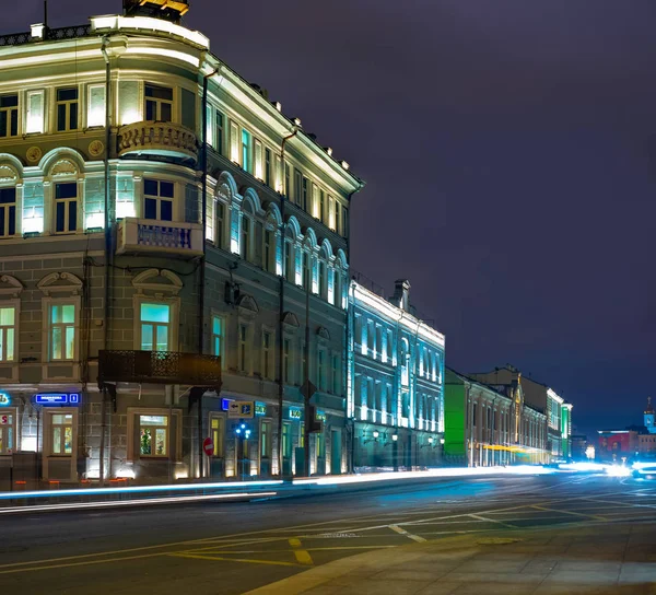 Moskova şehri. Mokhovaya Caddesi 'nin görünümü. Şehrin gece manzarası. . Rusya. 2019