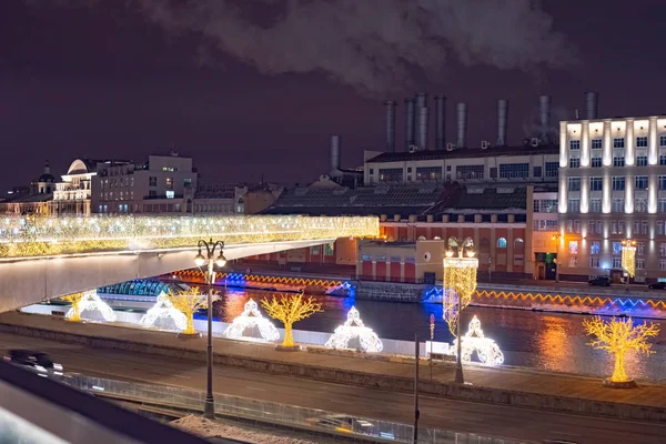 シティモスクワだZaryadye 高騰橋 街のメインアトラクション ロシアだ2019年 — ストック写真
