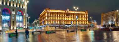 Şehir Moskova . Lubyanka Meydanı, Rusya Federal Güvenlik Servisi binası, Merkez çocuk mağazası. Şehrin gece manzarası. Rusya.2019