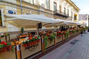 Şehir Moskova .Arbat görünümü Moskova'nın en eski caddelerinden biridir.Şehir emlak R. Turgenev ana evi,Rusya.2019