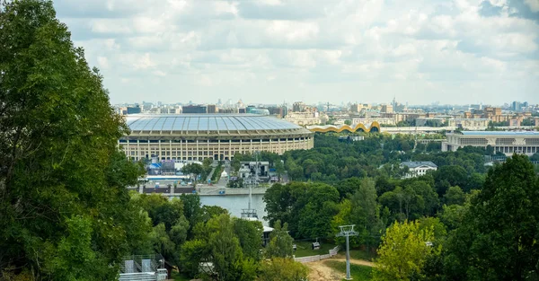 Вид на спортивный комплекс "Лужники" с смотровой площадки — стоковое фото