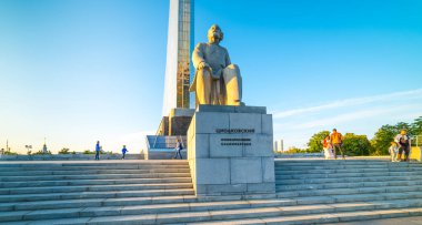 Cosm sokağındaki Tsiolkovsky Konstantin Eduardovich Anıtı