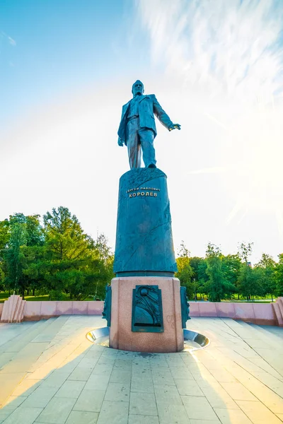 Denkmal für Königin Sergei Pawlowitsch auf der Allee der Kosmonauten. — Stockfoto