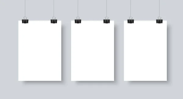ホワイトペーパーモックアップとともに紙クリップ現実的なベクトル — ストックベクタ