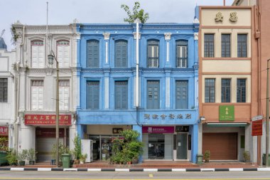 Singapur - 10 Haziran 2018: Renkli çevrelemektedir kapalı shoppes ile Çin mahallesinde