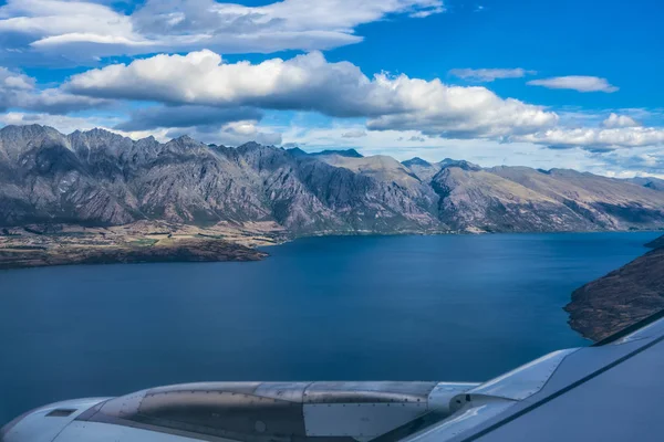 Final Approach Lake Wakatipu Queenstonw Airport Passing Cecil Peak Right — Stock Photo, Image