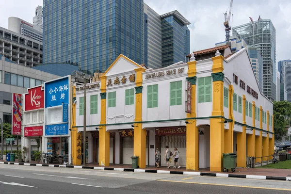 Chinatown bir subzone ve Singapur'un alan Outram bölgesinde bulunan etnik yerleşim bölgesi olduğunu. Belirgin Çince kültürel öğeler featuring, Chinatown bir tarihsel olarak konsantre etnik Çin nüfusu olmuştur