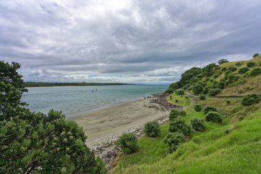 Taurang Yeni Zelanda, 15 Ocak 2018: Mount Maunganui plaj kum yazıları ile