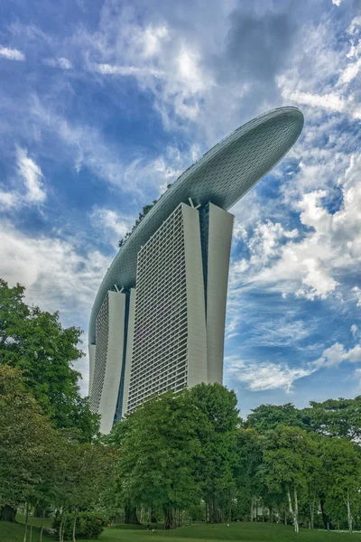 Marina Bay Sands Van Lage Hoek Met Toren Dichtstbijzijnde — Stockfoto