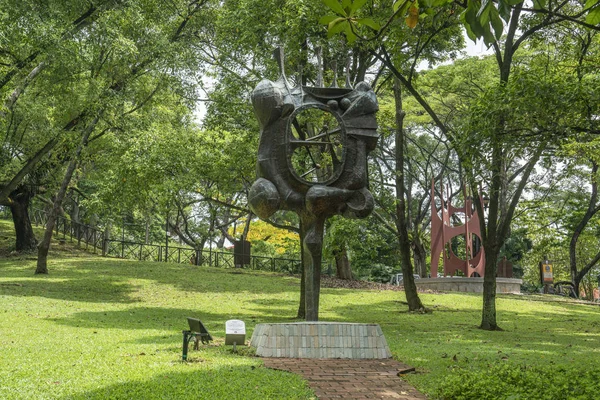 Singapur - 21 Mayıs 2018: Birlik Fort Canning Parkı içinde adlı heykeli