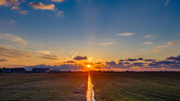 Delfland デルフトの間の領域の夕日 ハーグ オランダのロッテルダム — ストック写真