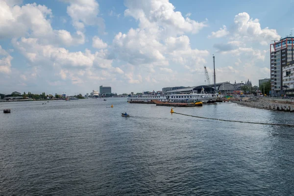 Kilátás Egykori Történelmi Kikötői Amsterdam Hollandia Most Tengerjáró Hajók Látogatják — Stock Fotó