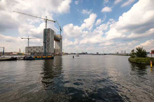 建造新的公寓在旁边的 Silodam 从荷兰阿姆斯特丹 — 图库照片