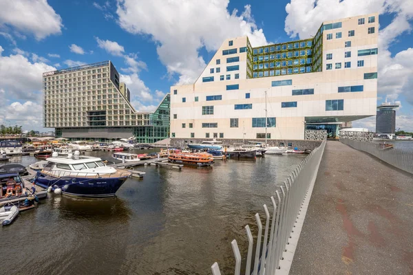 Bellissimo Porto Con Navi Lusso Fronte Moderni Edifici Uffici Nel — Foto Stock