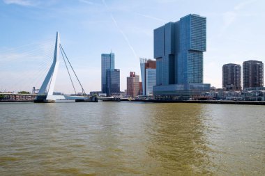 Kop van Zuid Nieuwe Maas şehrin merkezine karşısında güney kıyısında yer alan Rotterdam, Hollanda, bir semttir.