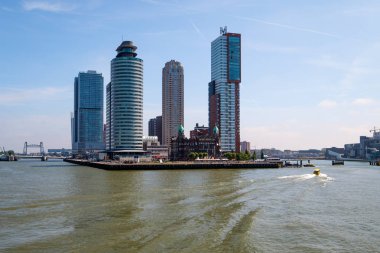 Kop van Zuid Nieuwe Maas şehrin merkezine karşısında güney kıyısında yer alan Rotterdam, Hollanda, bir semttir.