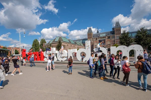 Amsterdam Niederlande 2017 Touristen Vor Dem Amsterdam Schild Auf Dem — Stockfoto