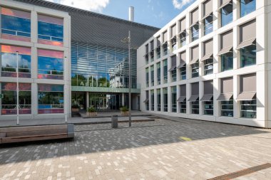 Uygulamalı Bilimler Delft Teknik Üniversitesi, Hollanda için binanın renkli cephe.