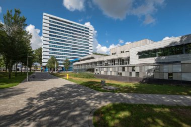 Modern beyaz Delft Teknik Üniversitesi, Hollanda için Havacılık ve Uzay Mühendisliği bina. 
