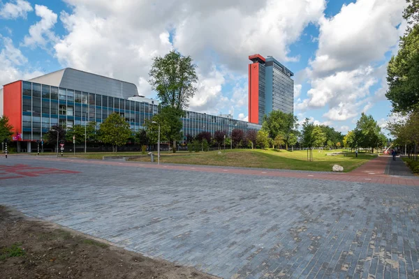 Delftin Teknillisen Yliopiston Sähkötekniikan Matematiikan Tietojenkäsittelytieteen Korkea Ikoninen Rakennus Alankomaat — kuvapankkivalokuva