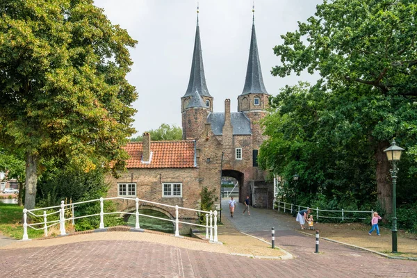 Doğu Kapısı Delft Hollanda Bir Eski Şehir Kapısı Üzerinde Görüntüleyin — Stok fotoğraf