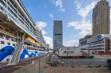 Aidaperla demirledi ve Rotterdam cruise terminalinde sağlanmış. Haziran 2017 yılında hizmete giren bu ultramodern cruise gemi geldi.