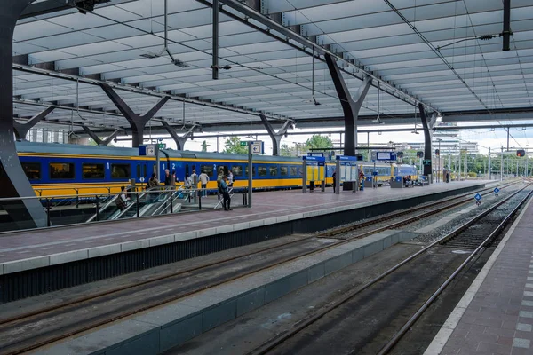 Passagiers Een Platform Het Centraal Station Rotterdam Hun Weg Naar — Stockfoto