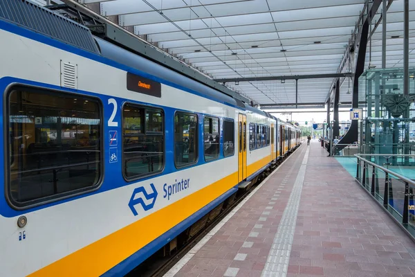 Nederlandse Sprintster Trein Ongeveer Wijken Van Een Platform Het Centraal — Stockfoto