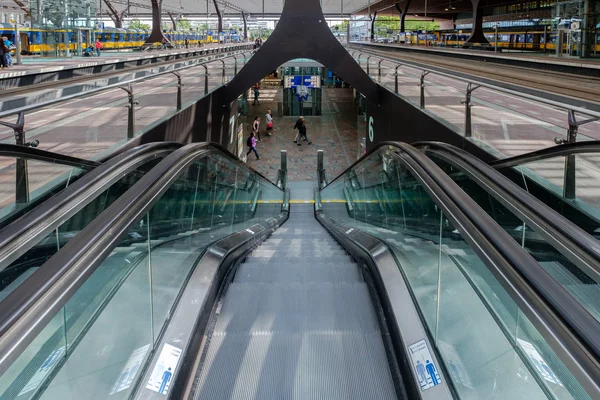 Een Roltrap Het Platform Van Het Centraal Station Rotterdam Tot — Stockfoto