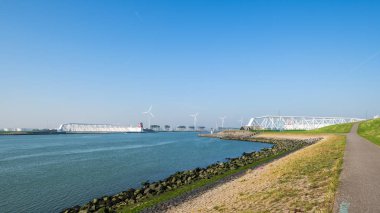 Maeslantkering, Nieuwe Waterweg, Hollanda 'da büyük bir fırtına dalgalanması bariyeri.