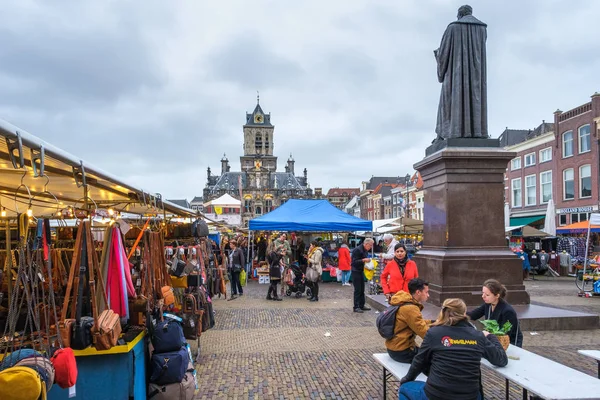 Markt Shoppers Het Marktplein Het Centrum Van Delft Nederland Met — Stockfoto