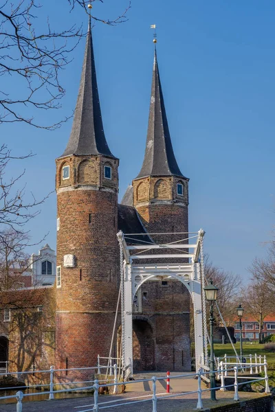 Doğu Kapısı Delft Hollanda Bir Eski Şehir Kapısı Üzerinde Görüntüleyin — Stok fotoğraf