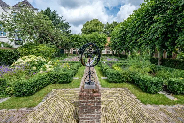 Cadranul Solar Grădina Curții Pomeni Numită Klaeuwshofje Delft Olanda Curtea — Fotografie, imagine de stoc