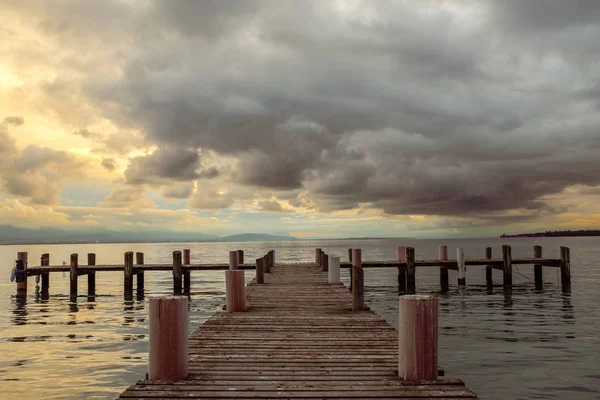 Una Vista Sobre Lago Ginebra Desde Muelle Madera Con Nubes — Foto de Stock