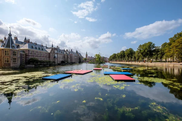 Hofvijver (mahkeme gölet) ve Hollanda Parlamentosu buidings (Het Binnenhof), Lahey, Hollanda