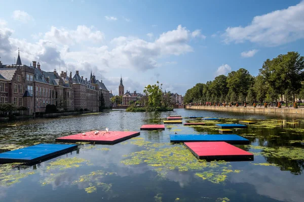 Hofvijver (mahkeme gölet) ve Hollanda Parlamentosu buidings (Het Binnenhof), Lahey, Hollanda