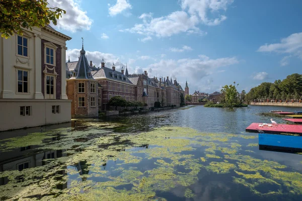 Hofvijver (mahkeme gölet) ve Hollanda Parlamentosu buidings, Het Binnenhof, Lahey, Hollanda.