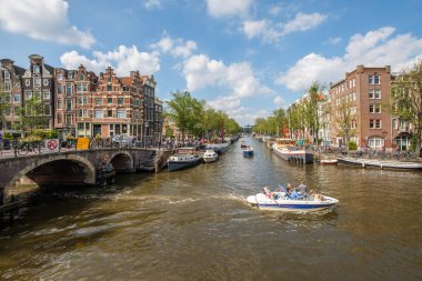 Prinsengracht ve Amsterda Brouwersgracht geçme