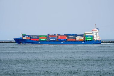 Konteyner gemisi dışarı Hollanda Rotterdam limanı terk denize yelken