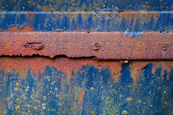 Colorato superficie testurizzata intemperie di una vecchia auto — Foto stock gratuita