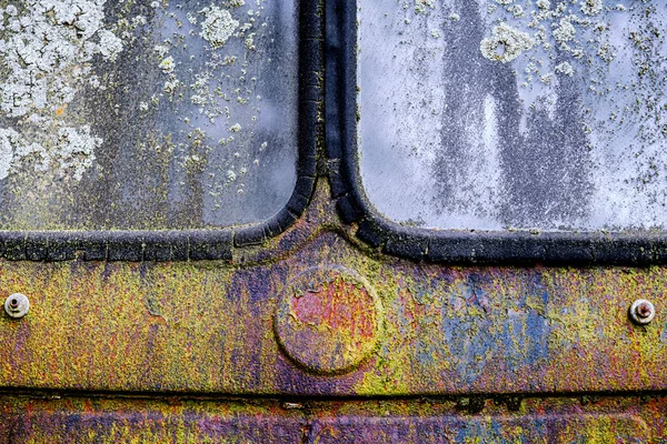 Superficie colorida texturizada erosionada de un coche viejo — Foto de Stock