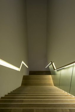 Merdiven küpeşte ve ışıklar
