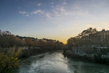 Günbatımı Nehri'nde Tevere - Roma