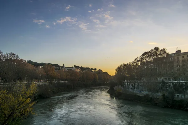 Günbatımı Nehri'nde Tevere - Roma
