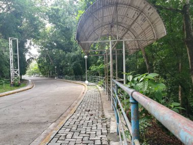 bekleyen döken ve yol