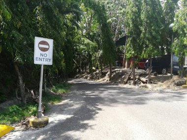 Parktan geçen bir yol. Dinlenme ve rahatlama kavramı