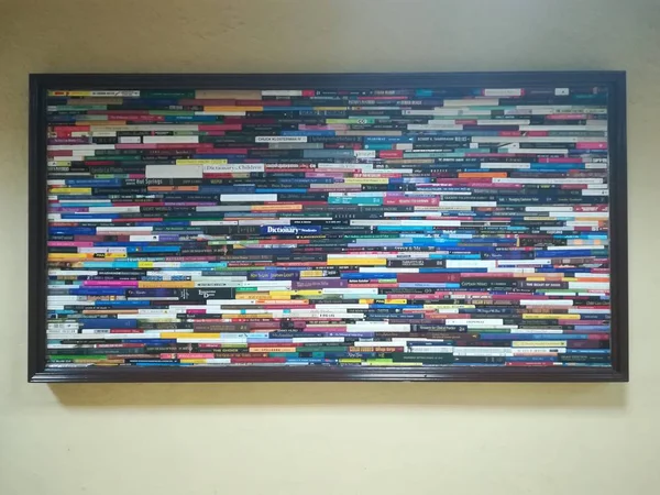 kitap omurga sanat resim çerçevesi üzerinde