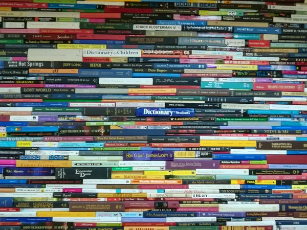 kitap omurga yukarı kapatın